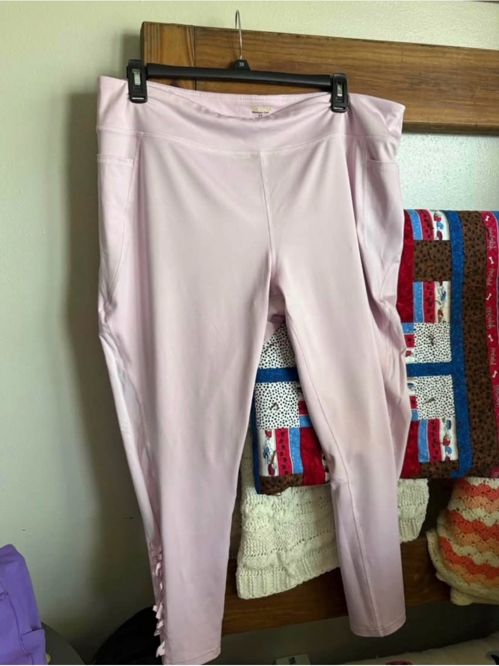 Women's Light Pink Performance Leggings